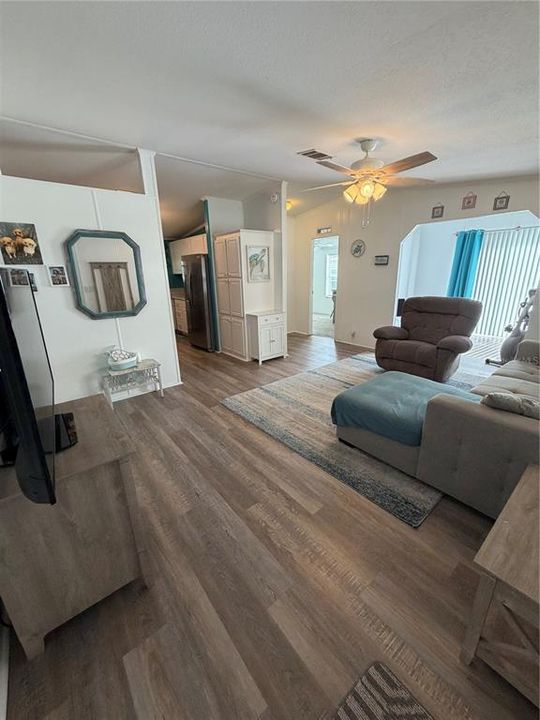 En Venta: $229,000 (2 camas, 2 baños, 1544 Pies cuadrados)