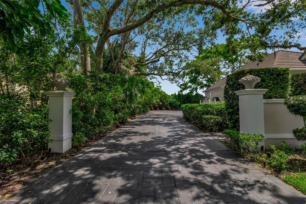 For Sale: $4,790,000 (4 beds, 5 baths, 5087 Square Feet)