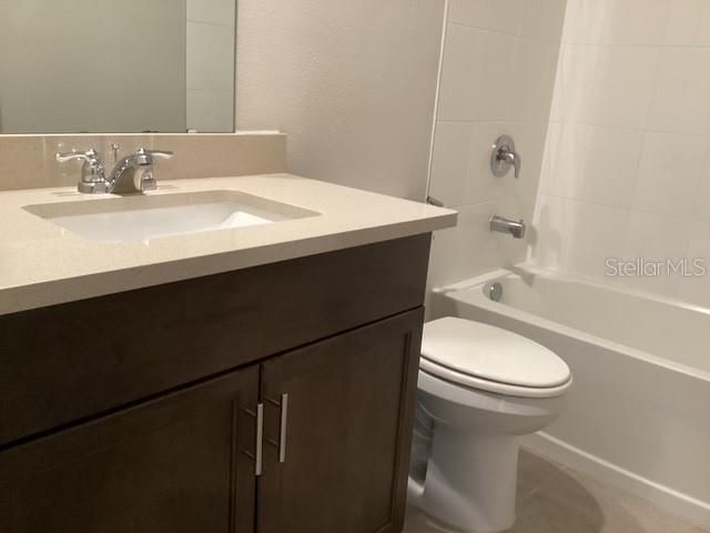 На продажу: $369,900 (4 спален, 2 ванн, 1700 Квадратных фут)
