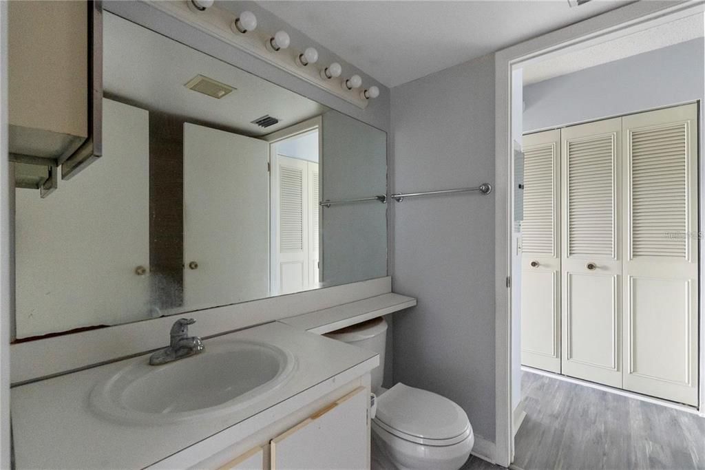 В аренду: $1,300 (1 спален, 1 ванн, 926 Квадратных фут)
