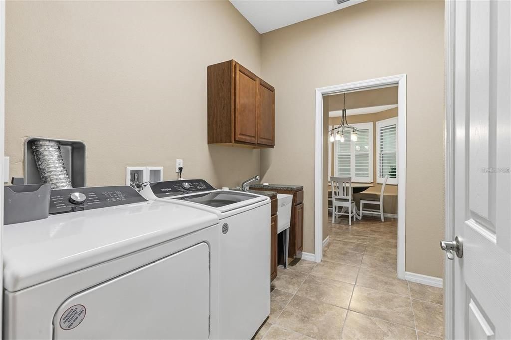 For Rent: $2,500 (3 beds, 2 baths, 1968 Square Feet)