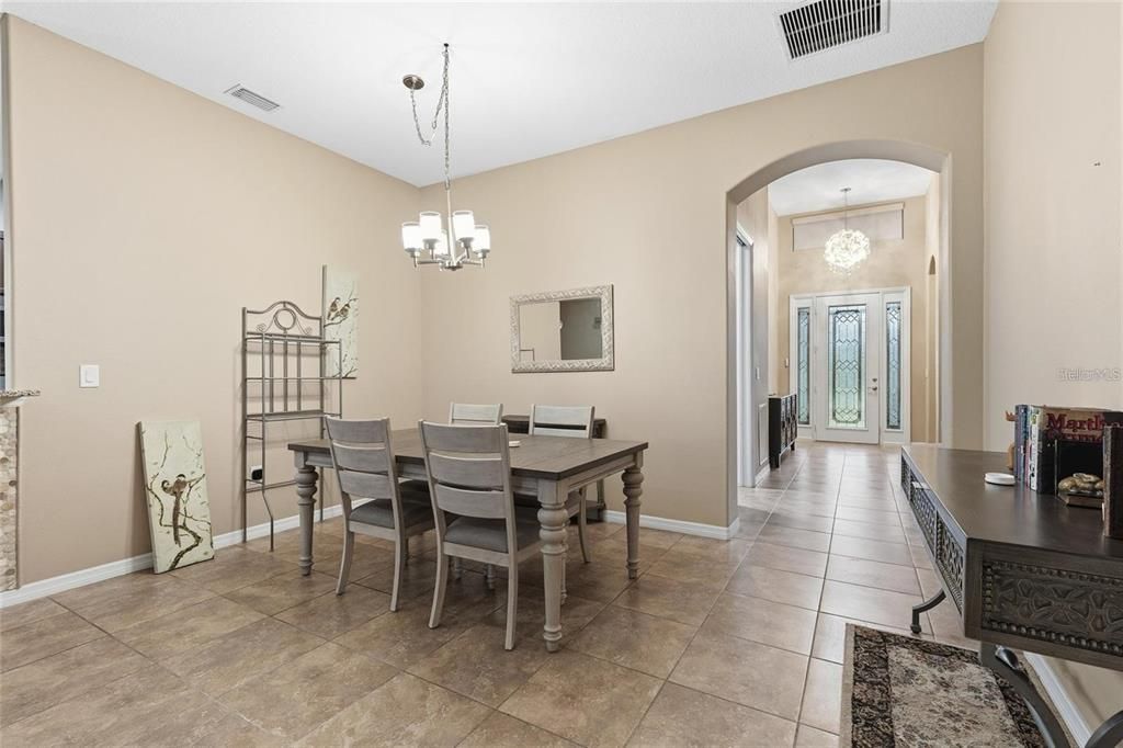 For Rent: $2,500 (3 beds, 2 baths, 1968 Square Feet)