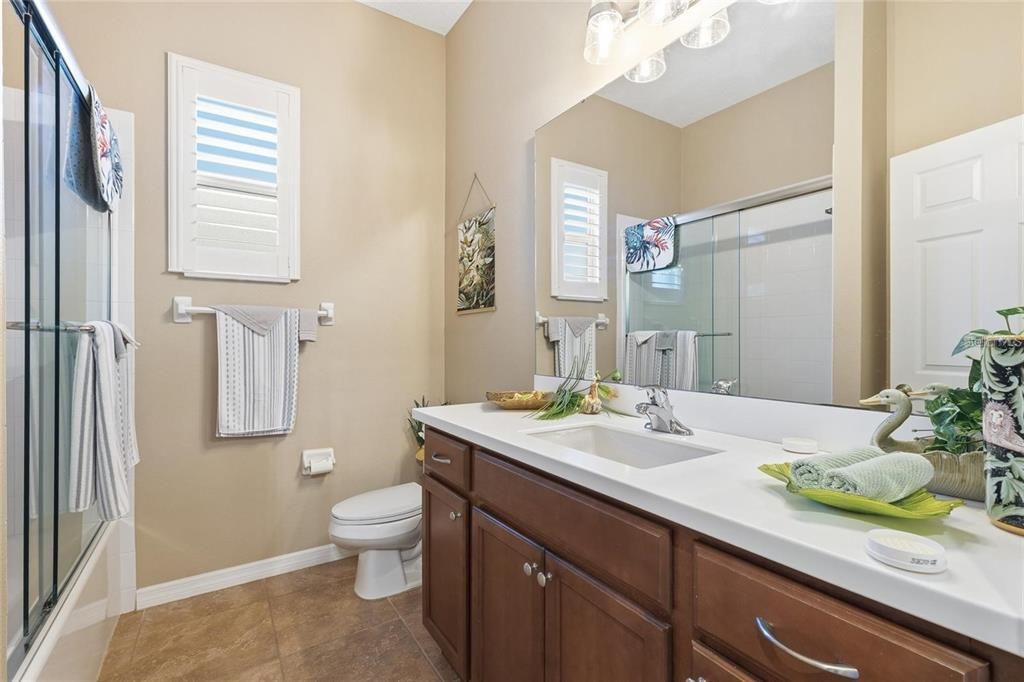 For Rent: $2,500 (3 beds, 2 baths, 1968 Square Feet)