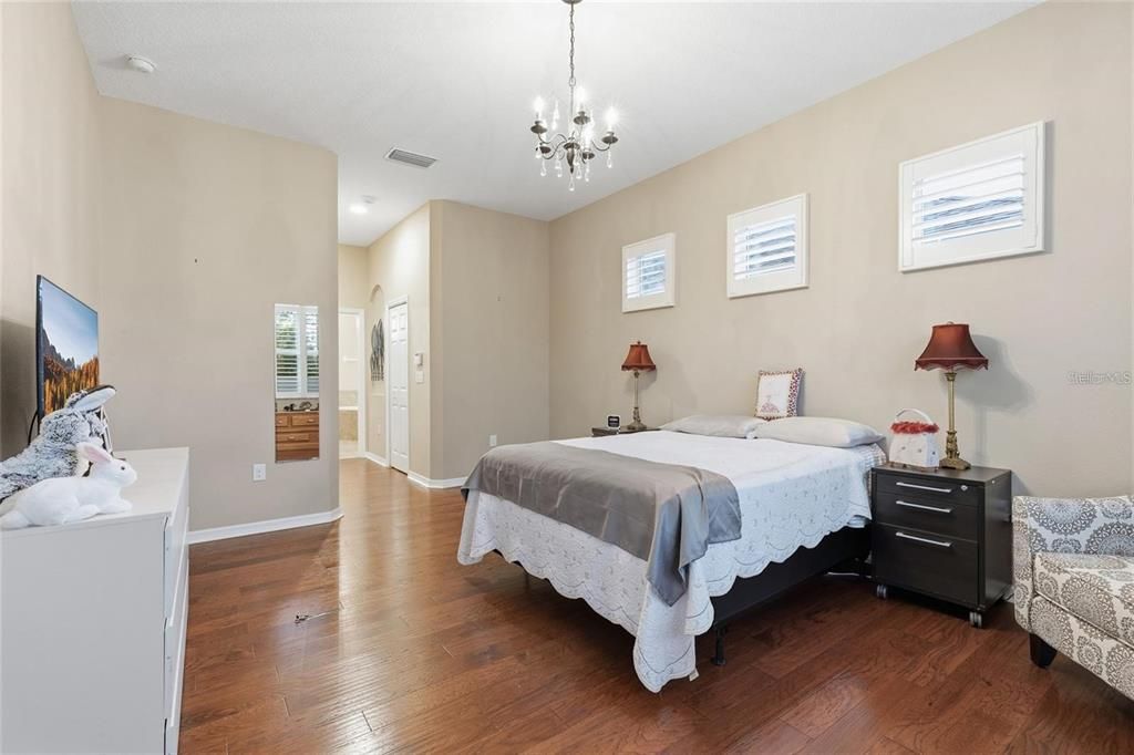 For Rent: $2,500 (3 beds, 2 baths, 1968 Square Feet)