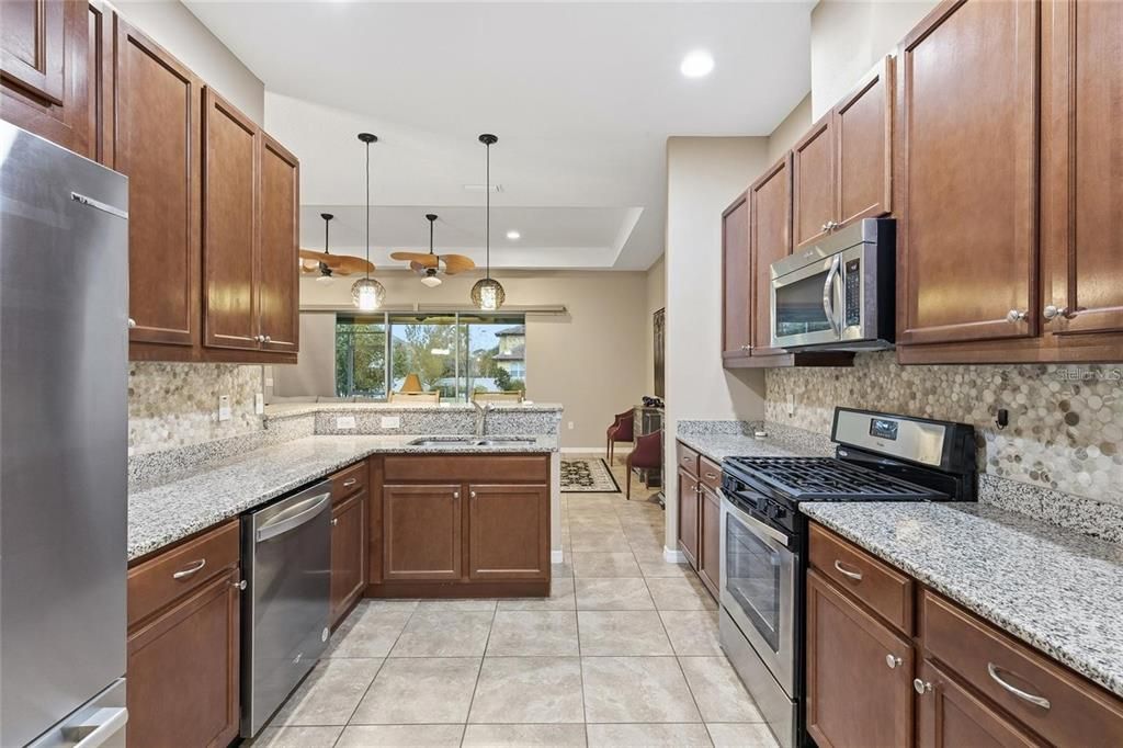 For Rent: $2,500 (3 beds, 2 baths, 1968 Square Feet)