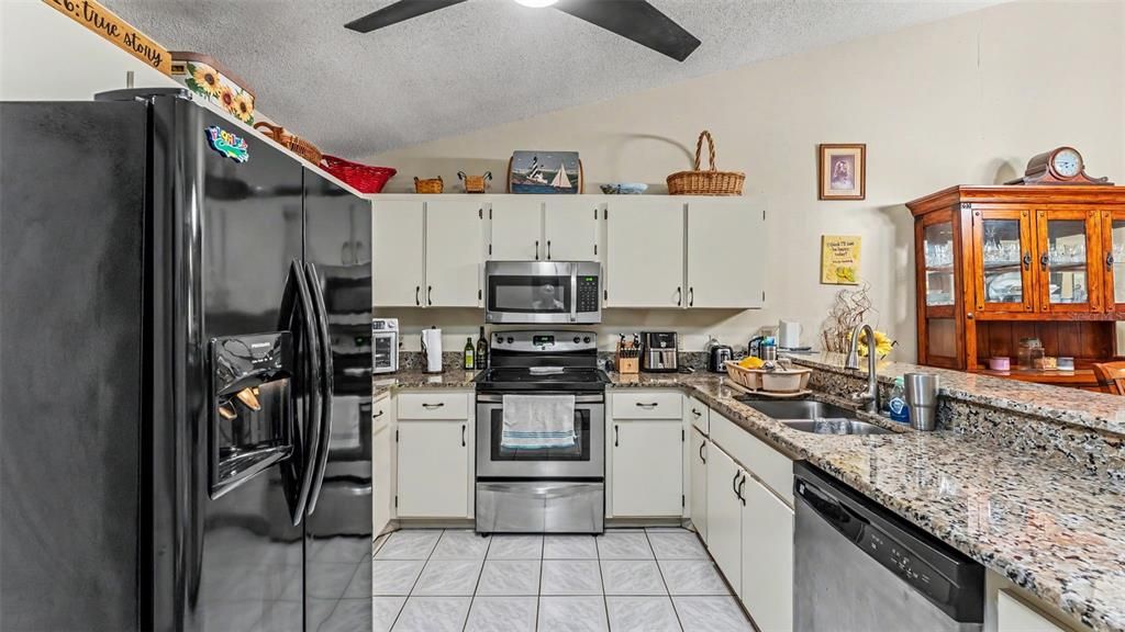For Sale: $170,000 (2 beds, 2 baths, 1385 Square Feet)