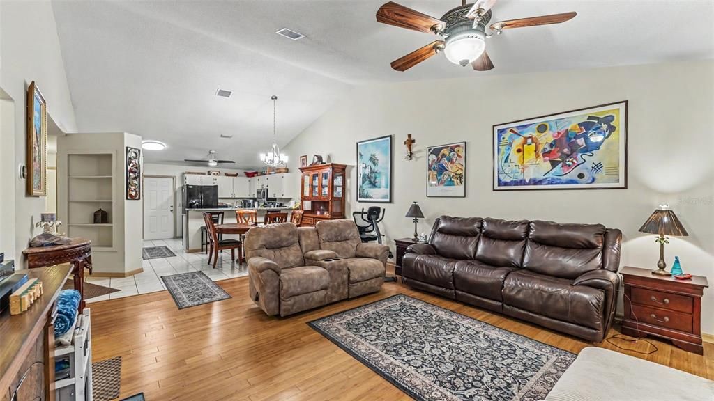 For Sale: $170,000 (2 beds, 2 baths, 1385 Square Feet)
