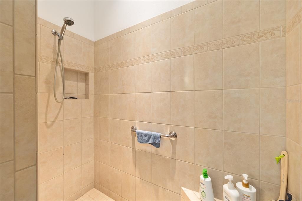 На продажу: $434,999 (3 спален, 2 ванн, 1851 Квадратных фут)