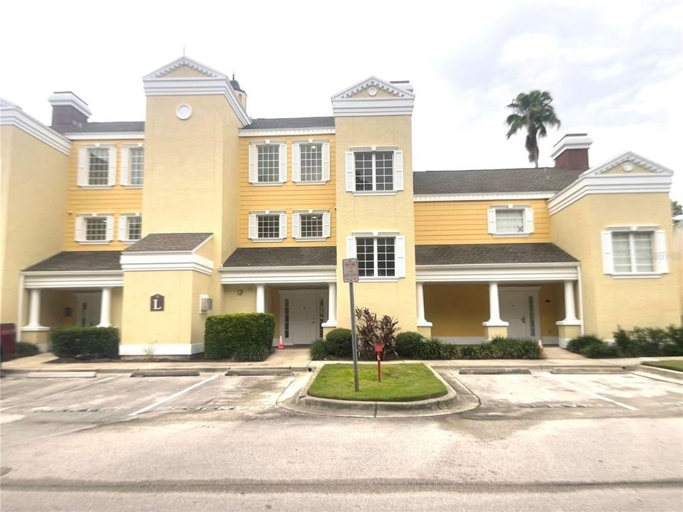 For Rent: $2,000 (1 beds, 1 baths, 823 Square Feet)