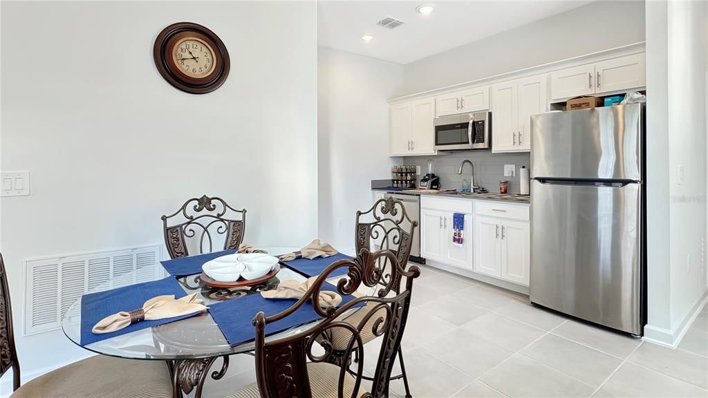 Activo con contrato: $599,000 (5 camas, 3 baños, 3469 Pies cuadrados)