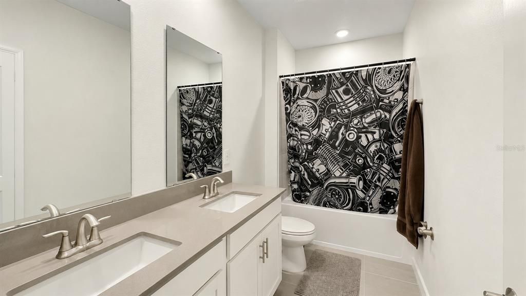 Activo con contrato: $599,000 (5 camas, 3 baños, 3469 Pies cuadrados)
