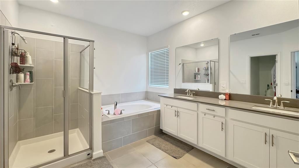 Activo con contrato: $599,000 (5 camas, 3 baños, 3469 Pies cuadrados)