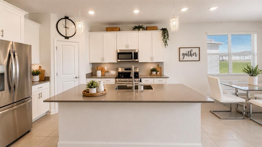 Activo con contrato: $599,000 (5 camas, 3 baños, 3469 Pies cuadrados)