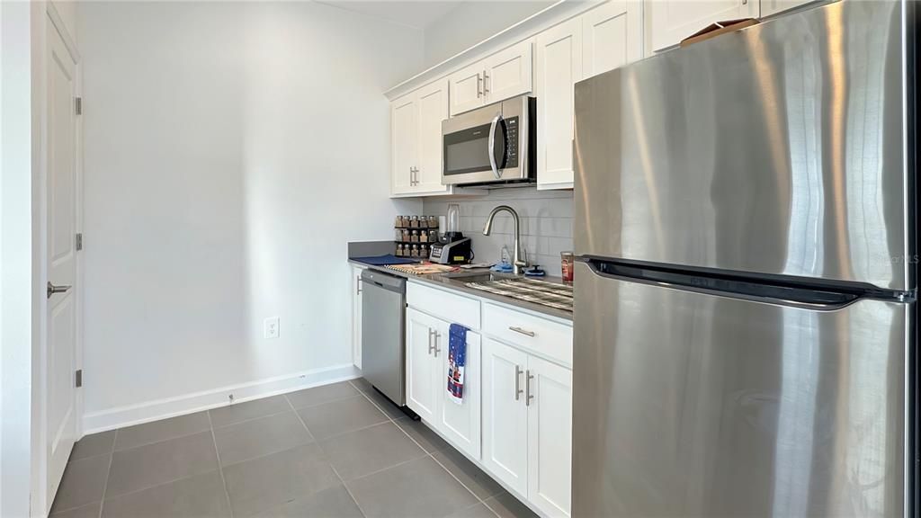 Activo con contrato: $599,000 (5 camas, 3 baños, 3469 Pies cuadrados)