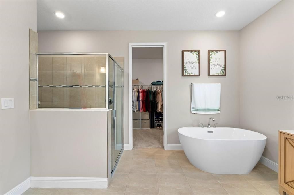 For Sale: $549,900 (4 beds, 3 baths, 2797 Square Feet)