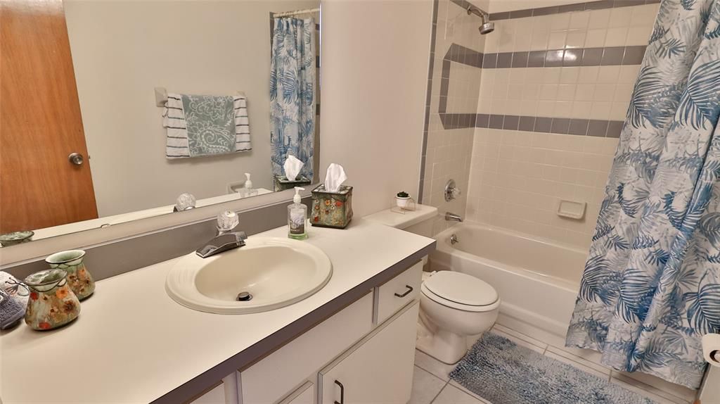 For Sale: $265,900 (2 beds, 2 baths, 1299 Square Feet)