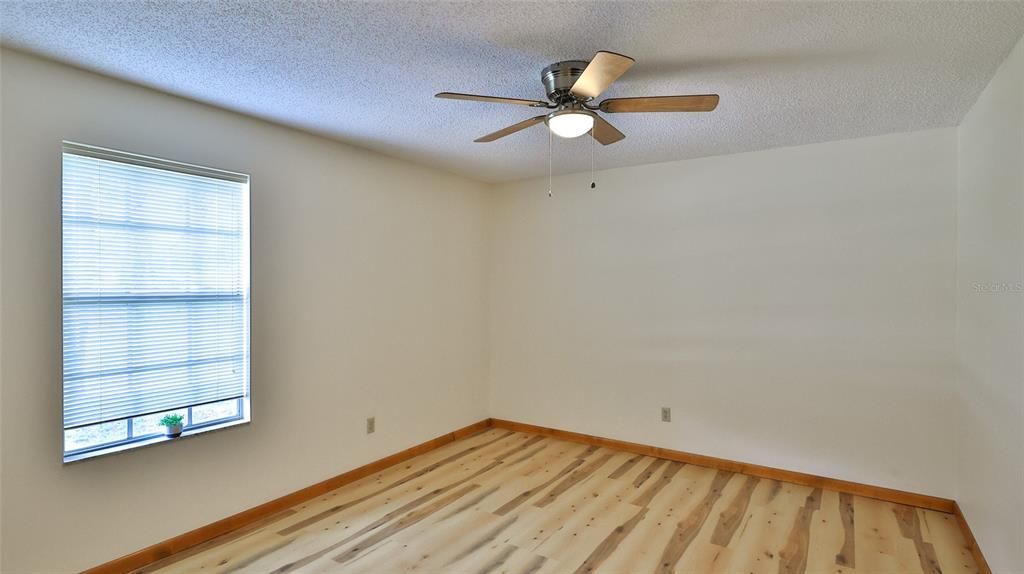 For Sale: $265,900 (2 beds, 2 baths, 1299 Square Feet)