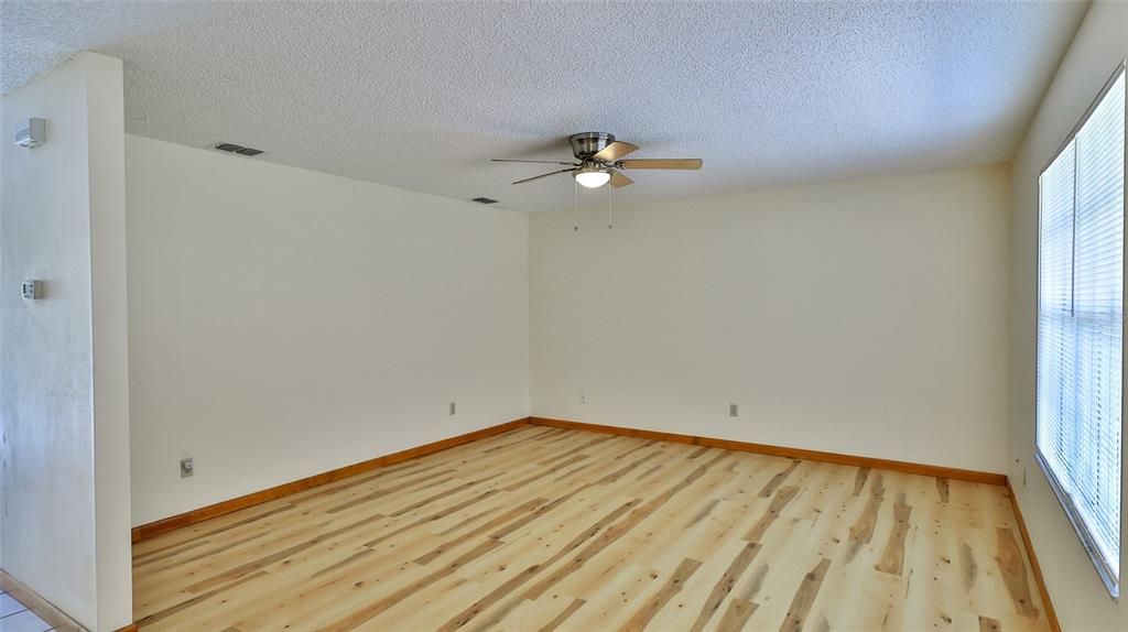 For Sale: $265,900 (2 beds, 2 baths, 1299 Square Feet)