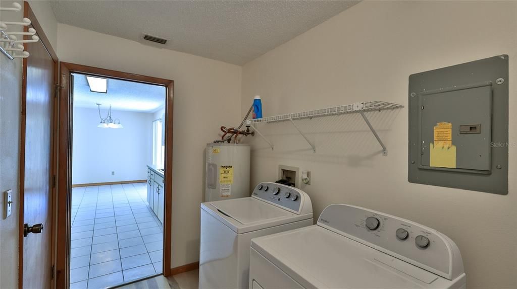 For Sale: $265,900 (2 beds, 2 baths, 1299 Square Feet)