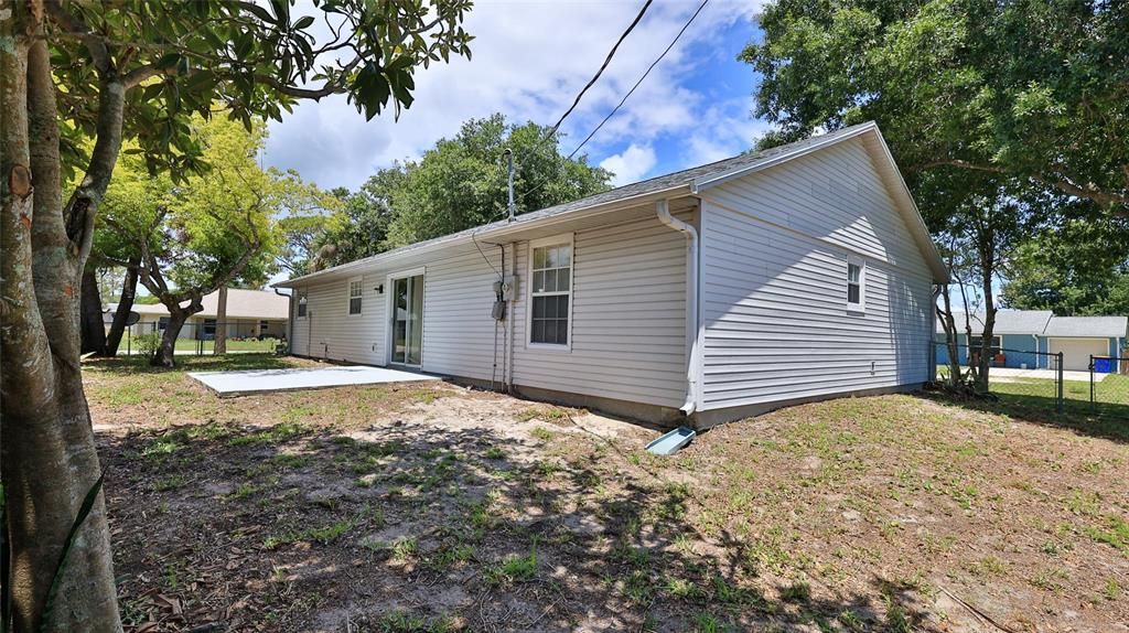 For Sale: $265,900 (2 beds, 2 baths, 1299 Square Feet)
