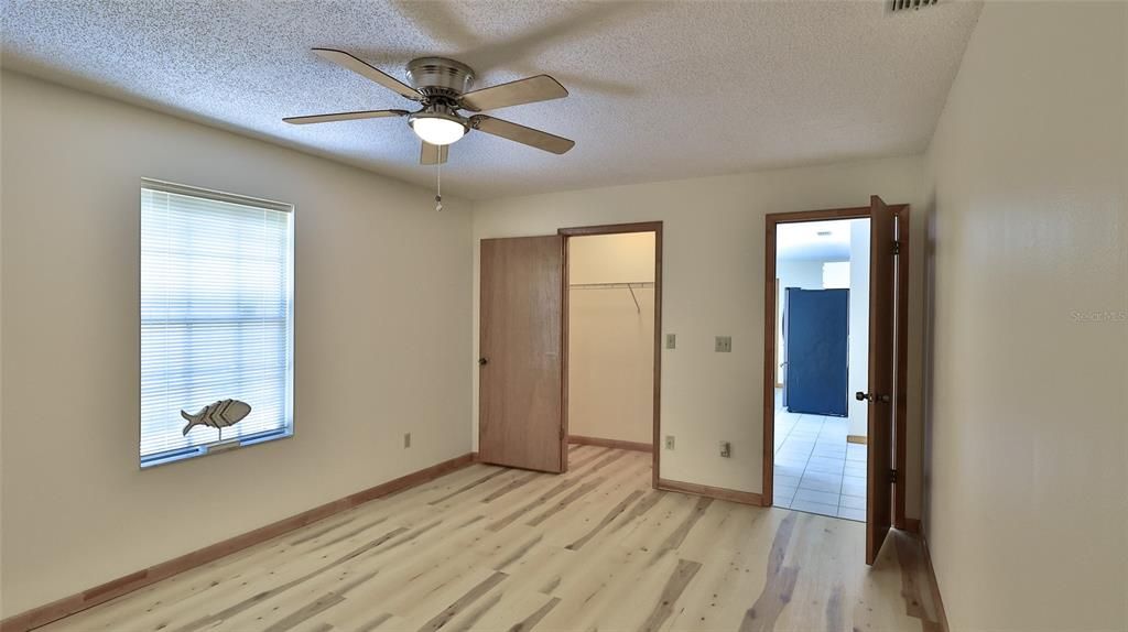 For Sale: $265,900 (2 beds, 2 baths, 1299 Square Feet)