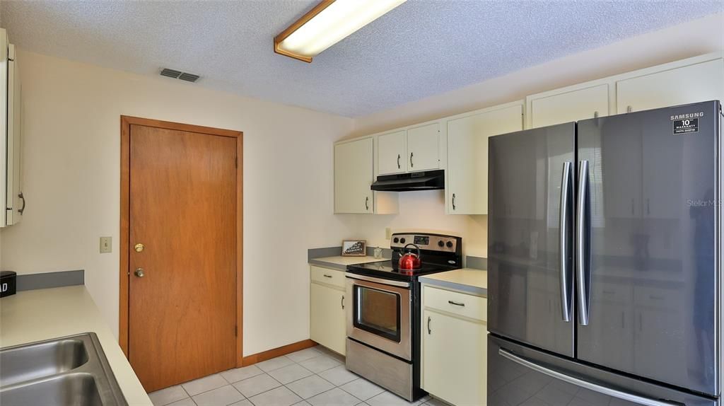 For Sale: $265,900 (2 beds, 2 baths, 1299 Square Feet)