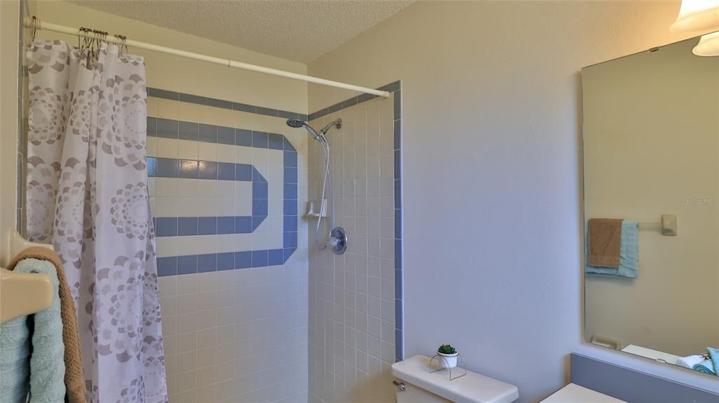 For Sale: $265,900 (2 beds, 2 baths, 1299 Square Feet)
