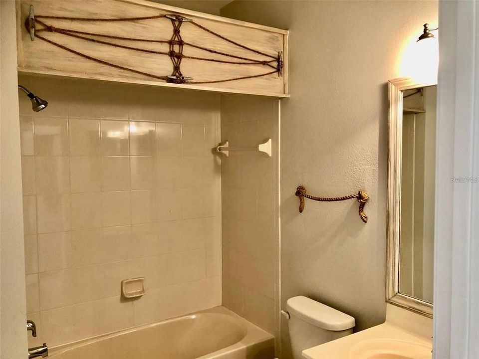 For Rent: $2,200 (3 beds, 2 baths, 1393 Square Feet)