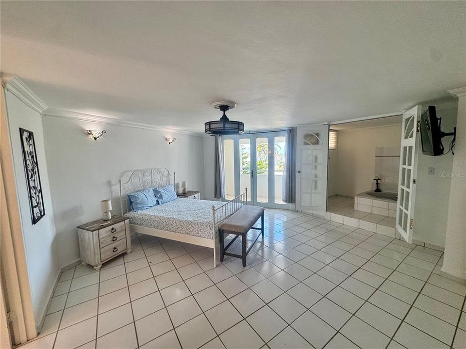 For Sale: $405,000 (3 beds, 2 baths, 2011 Square Feet)