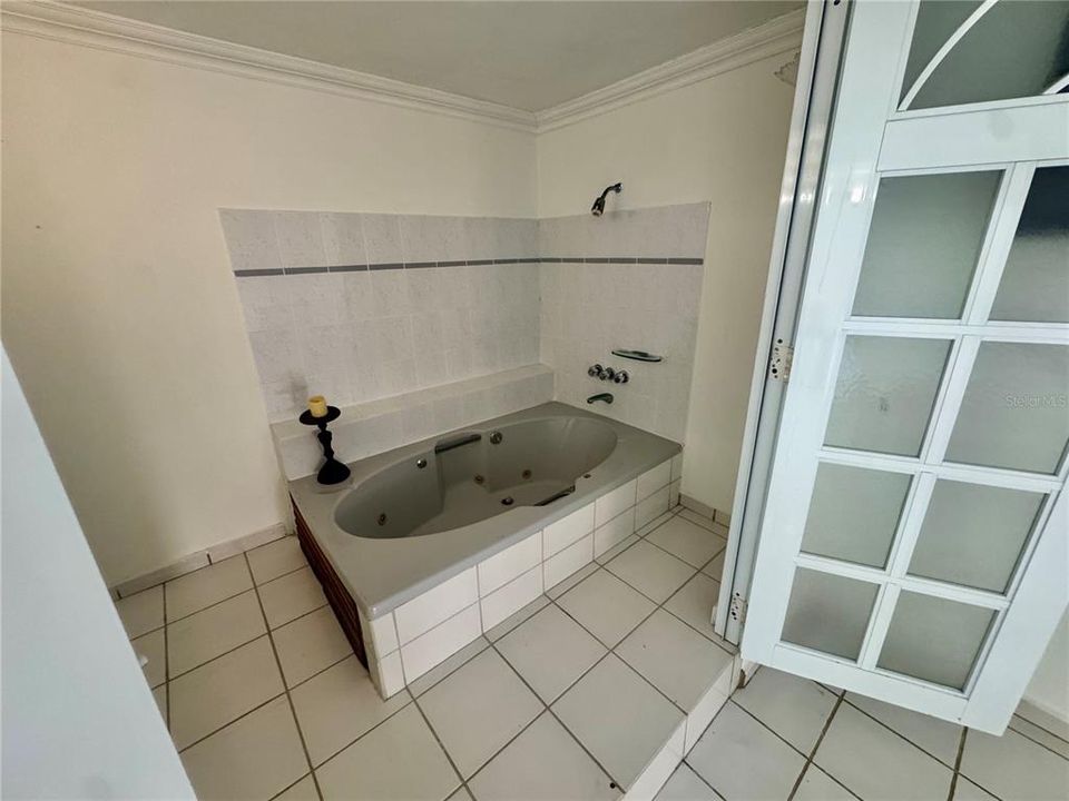 For Sale: $405,000 (3 beds, 2 baths, 2011 Square Feet)
