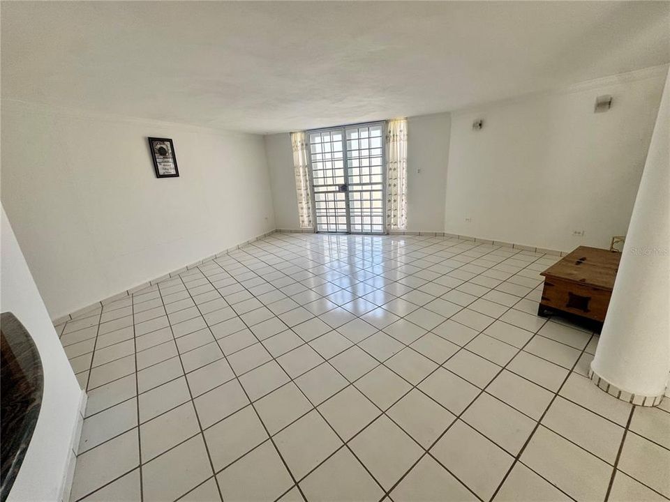 For Sale: $405,000 (3 beds, 2 baths, 2011 Square Feet)