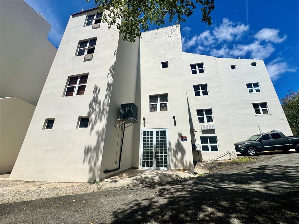 For Sale: $405,000 (3 beds, 2 baths, 2011 Square Feet)