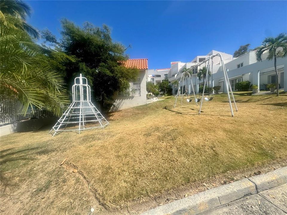 For Sale: $405,000 (3 beds, 2 baths, 2011 Square Feet)