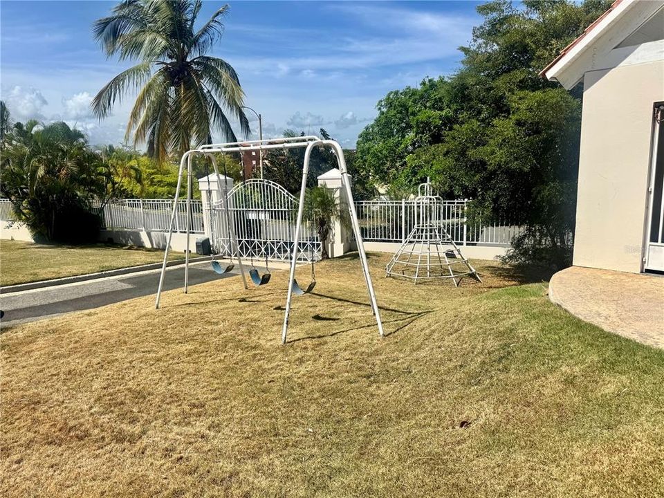 For Sale: $405,000 (3 beds, 2 baths, 2011 Square Feet)