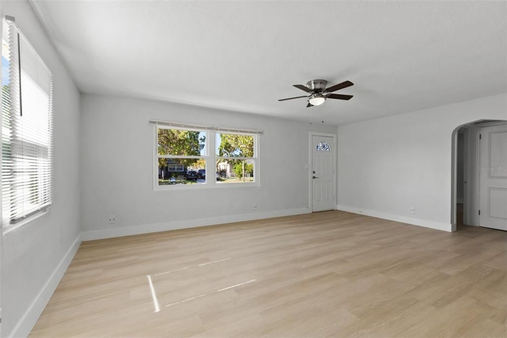 For Sale: $409,900 (3 beds, 2 baths, 1332 Square Feet)