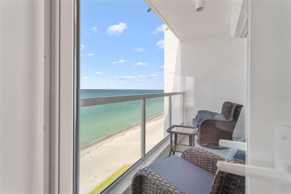 For Sale: $1,400,000 (2 beds, 2 baths, 1409 Square Feet)