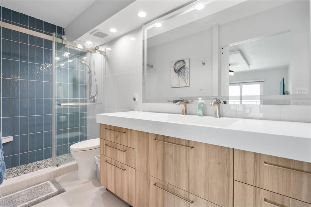 For Sale: $1,400,000 (2 beds, 2 baths, 1409 Square Feet)