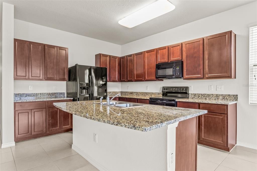 For Rent: $2,200 (3 beds, 2 baths, 1785 Square Feet)