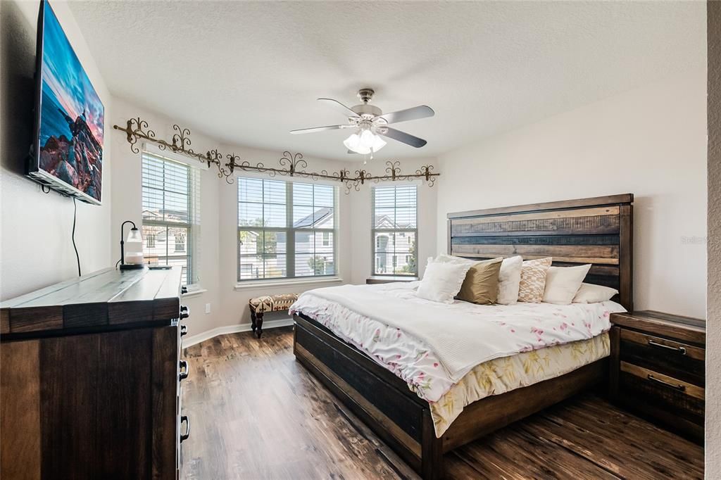 For Sale: $650,000 (5 beds, 3 baths, 3114 Square Feet)