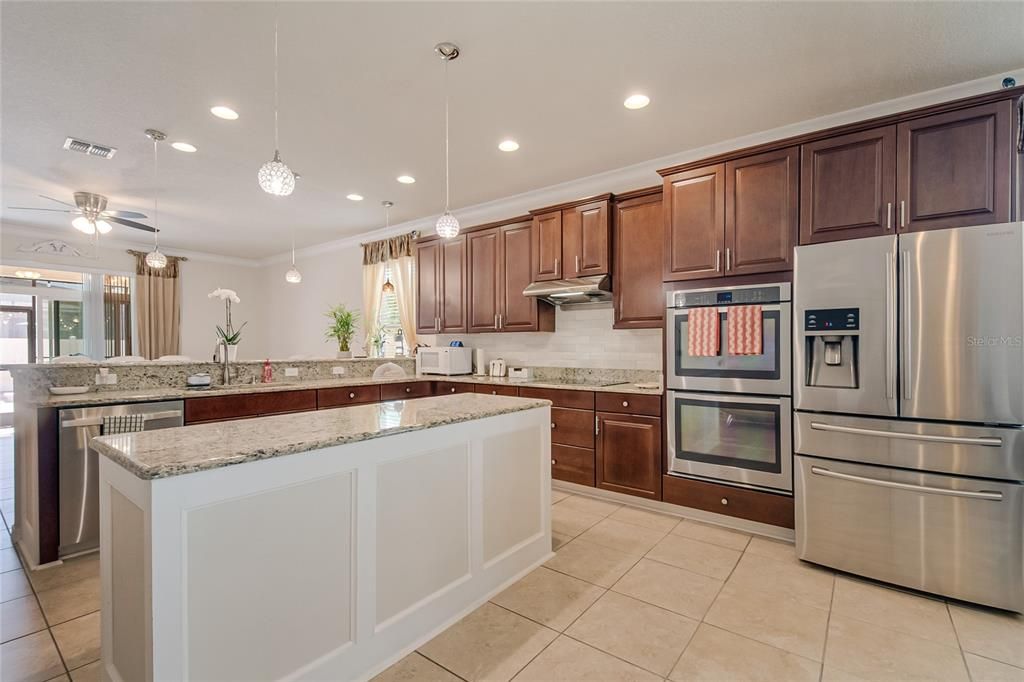 For Sale: $650,000 (5 beds, 3 baths, 3114 Square Feet)