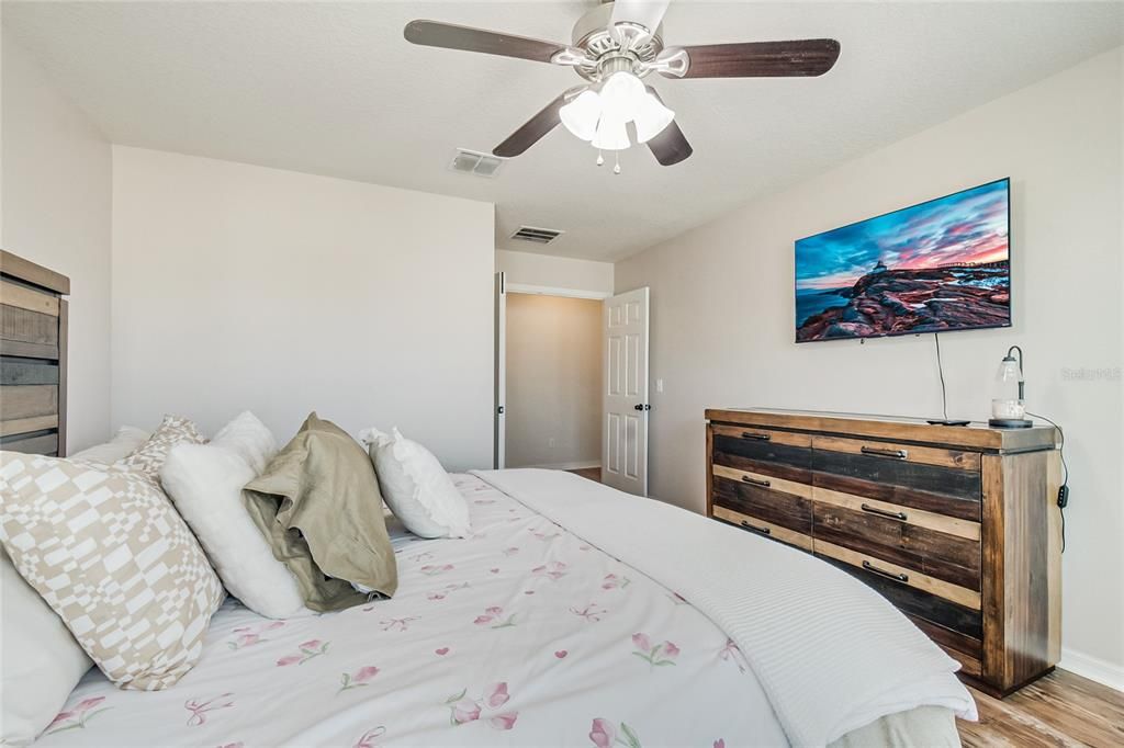 For Sale: $650,000 (5 beds, 3 baths, 3114 Square Feet)