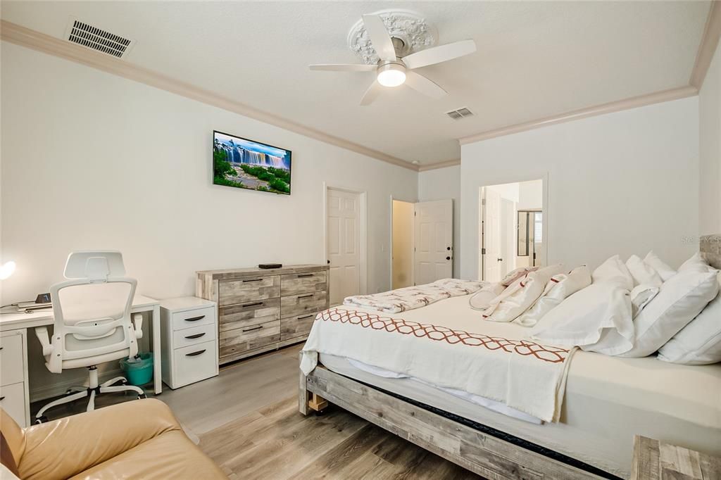 For Sale: $650,000 (5 beds, 3 baths, 3114 Square Feet)