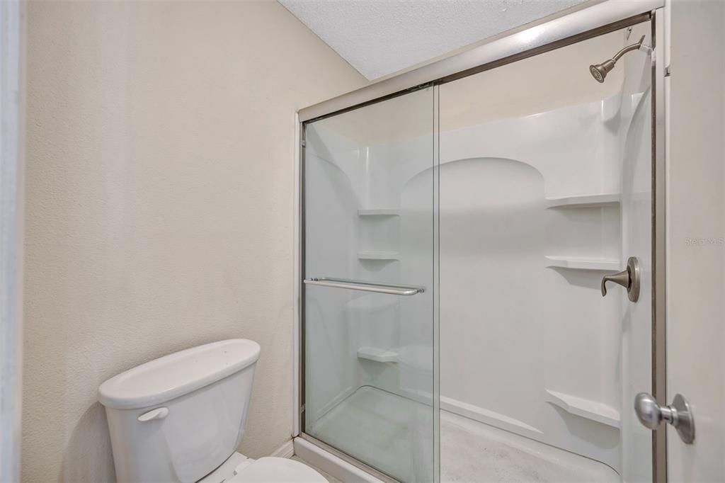 For Sale: $179,900 (2 beds, 2 baths, 898 Square Feet)