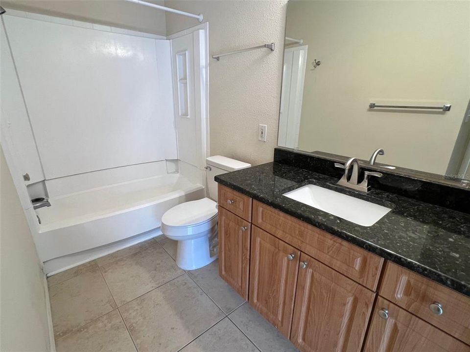 For Sale: $179,900 (2 beds, 2 baths, 898 Square Feet)