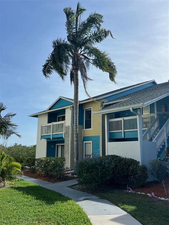 For Sale: $179,900 (2 beds, 2 baths, 898 Square Feet)