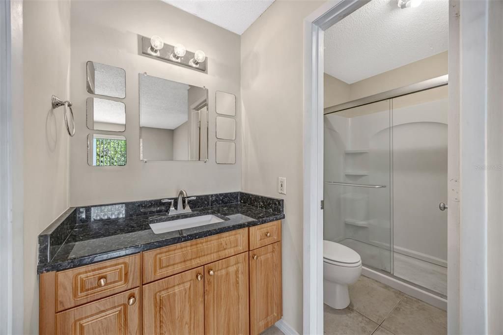 For Sale: $179,900 (2 beds, 2 baths, 898 Square Feet)