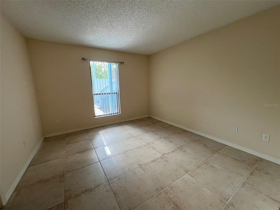 For Sale: $179,900 (2 beds, 2 baths, 898 Square Feet)
