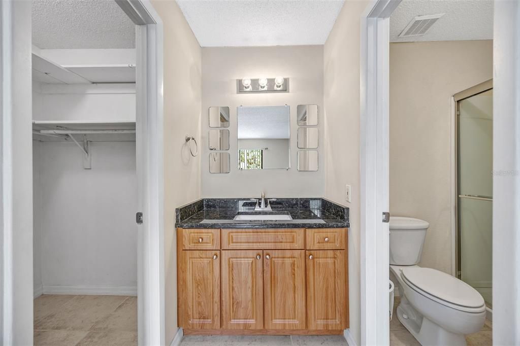 For Sale: $179,900 (2 beds, 2 baths, 898 Square Feet)