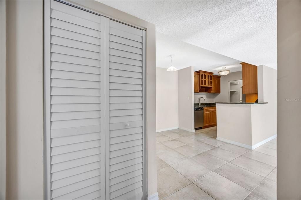 For Sale: $179,900 (2 beds, 2 baths, 898 Square Feet)