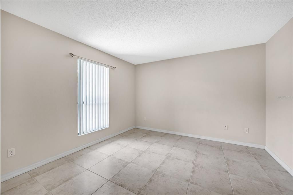 For Sale: $179,900 (2 beds, 2 baths, 898 Square Feet)